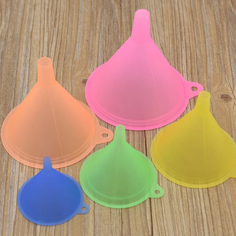 5PCS 5 Size Colorful Plastic Small Funnels Liquid Oil Funnel Home Kitchen Function Plastic Funnel Set Liquid Dispensing Tool